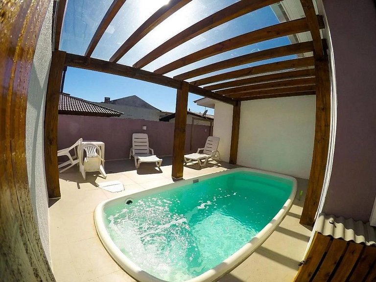 Apartamento 02 dormitórios com piscina aquecida - Diárias a