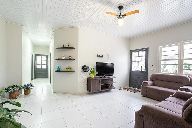 Casa Espaçosa 04 dormitórios - Diárias a partir de R$ 45,90