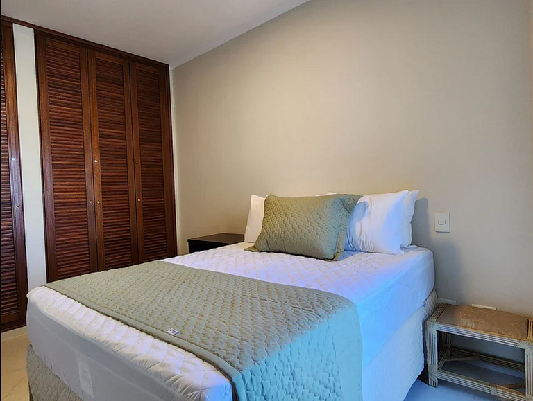 Apartamento 01 Quadra da Praia Pitangueiras 2172