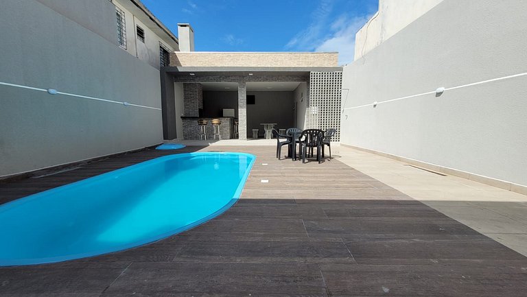 Casa com piscina em Guaratuba - PR