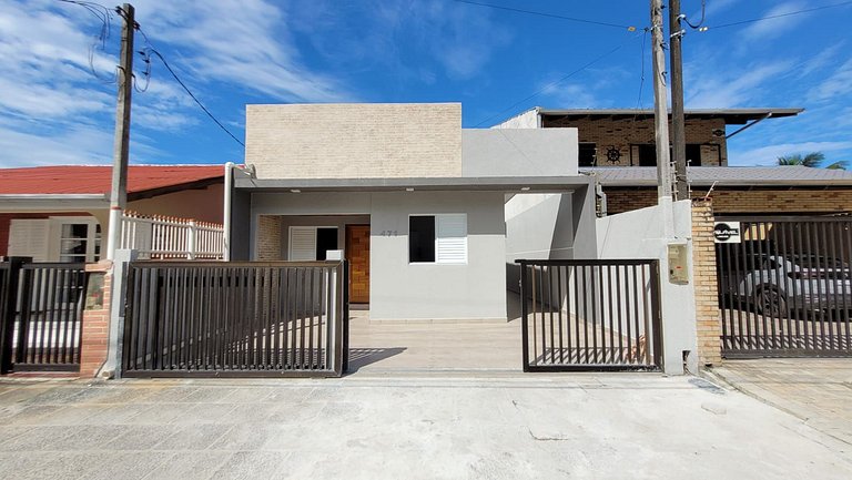 Casa com piscina em Guaratuba - PR