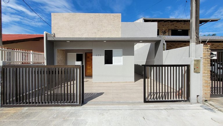 Casa com piscina em Guaratuba - PR