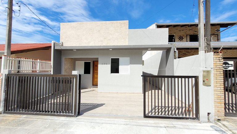 Casa com piscina em Guaratuba - PR